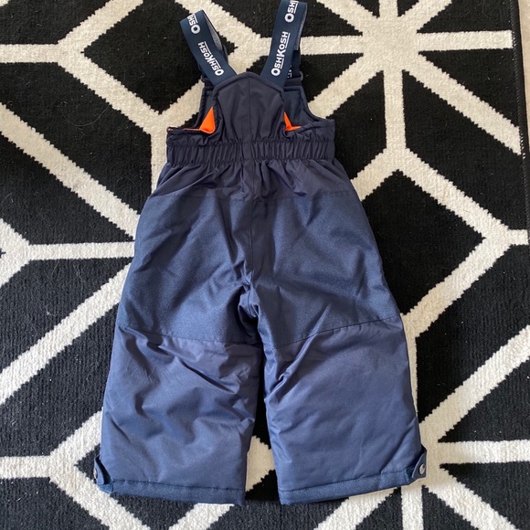 Carter’s OshKosh 2 Piece Snowsuit - Picture 6 of 7